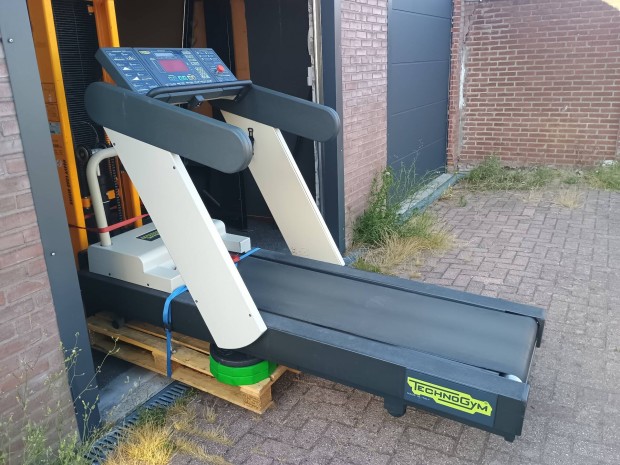 Technogym Runrace futópad 3 db