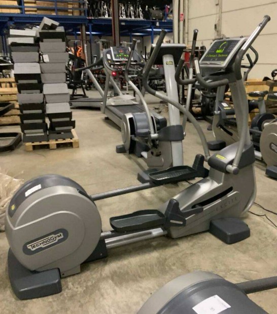 Technogym Synchro Excite 700 LED Elliptical Cross Trainer