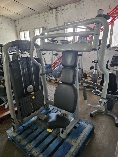 Technogym vállnyomó és mellnyomó