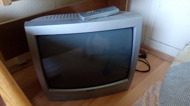 Techwood tv elado Nyíregyházán zöld-fehér a kép, mert lemágneseződött