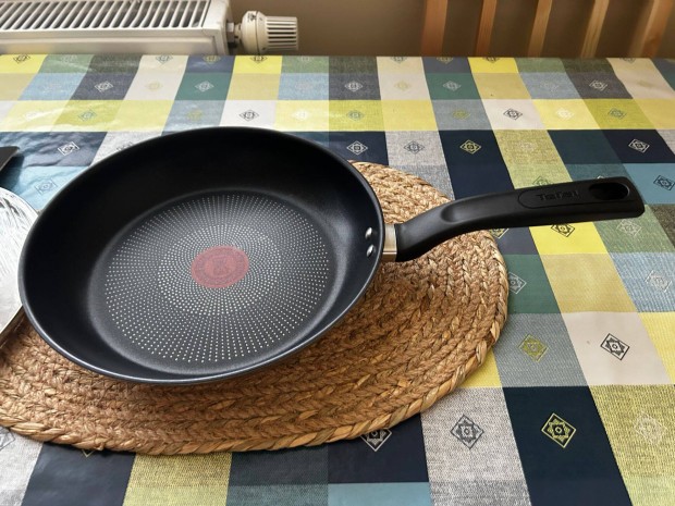 Tefal Delicious tapadásmentes 24cm serpenyő + tető