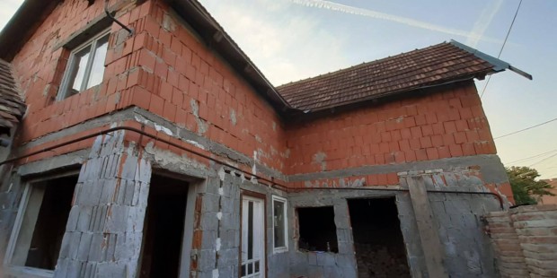 T�gla, szerkezetk�sz h�z Szentesen