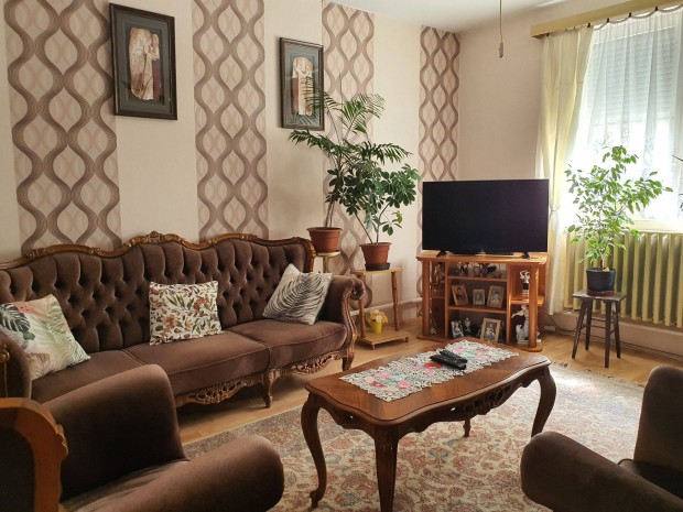 T�gla csal�di h�z Komor�ban !