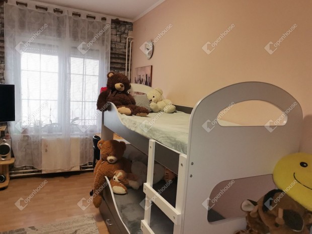 Tégla építésű 2. emeleti lakás Komárom.....