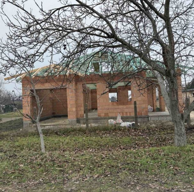 T�gla �p�t�s� csal�di h�z Pusztaszabolcson