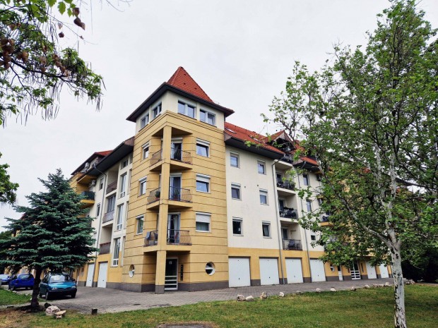 Tégla építésű házban, kitűnő állapotú 2,5 szobás lakás Eladó!