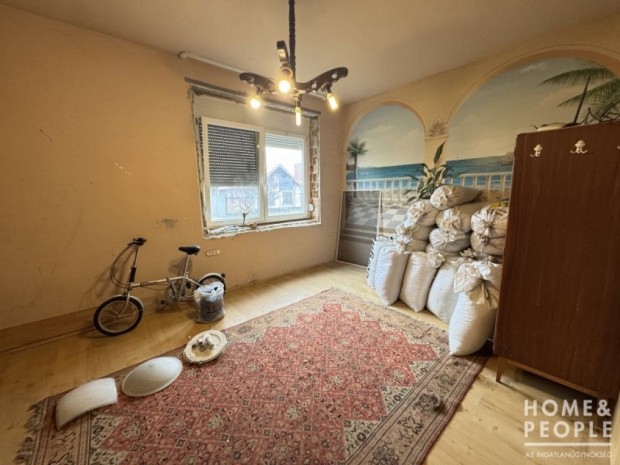 T�gla falazat�, csal�di h�z elad� H�dmez�v�s�rhelyen!