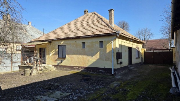 T�gla�p�t�s� k�d�rkocka elad�!