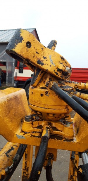 T�glafog� villa nagy rotorral �s emel� h�tfal plat� al� csukhat�