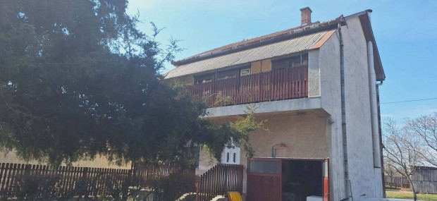 T�gl�son 140 nm-es, 4 szob�s nagy csal�di h�z elad�!