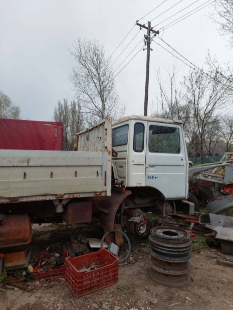 Teheraut� Renault S130 elad�