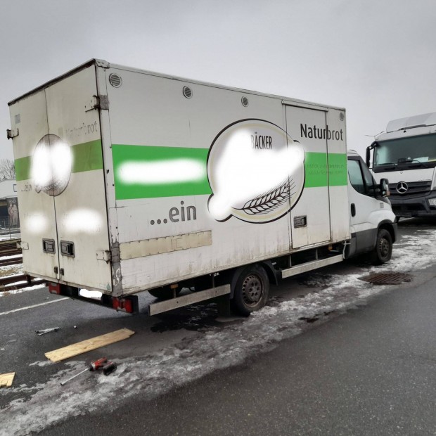 Teheraut� alu fel�p�tm�ny koffer, doboz, mobilgar�zs