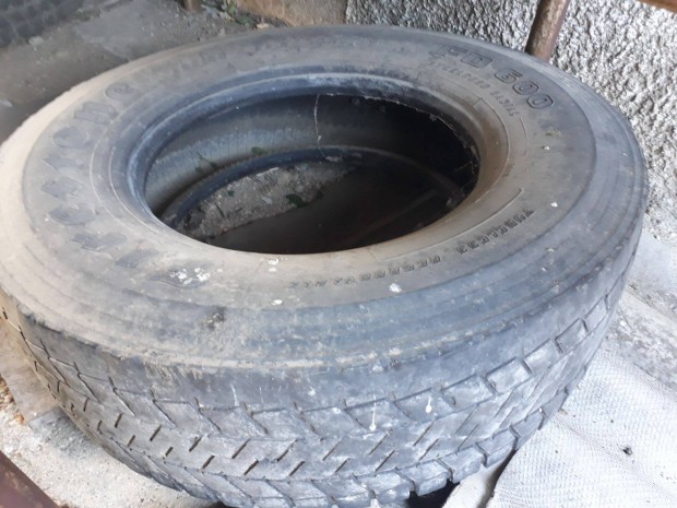 Teheraut gumi 295/80 R 22,5