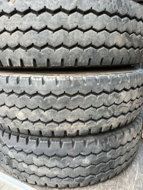 Teheraut� gumik 22,5 m�retben, 6db Bridgestone M840