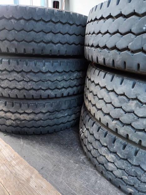 Teherautó gumik 6db Bridgestone M840 típus, mérete: 295/80R22.5,