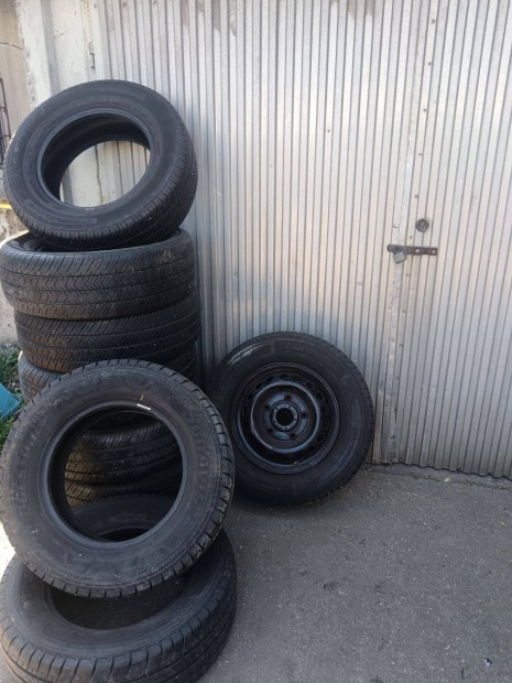 Teheraut� gumik elad�k