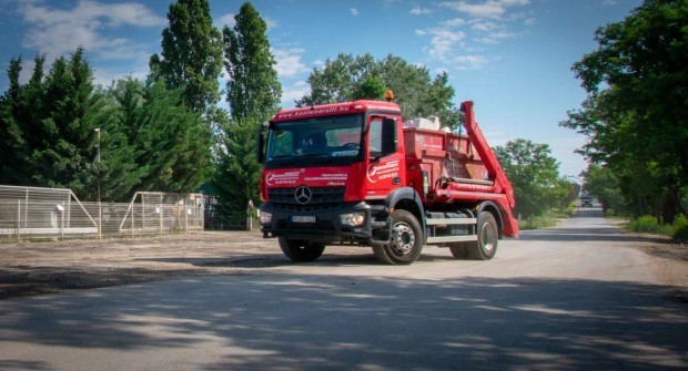 Teherg�pj�rm� vezet� - l�ncos/kont�neres aut�ra