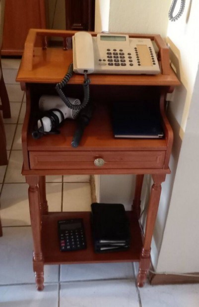 Telefon asztalka cseresznye