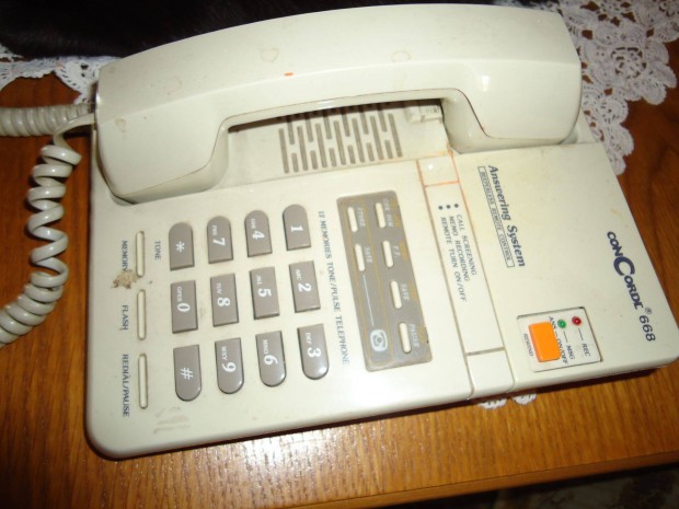Telefon nyomógombos