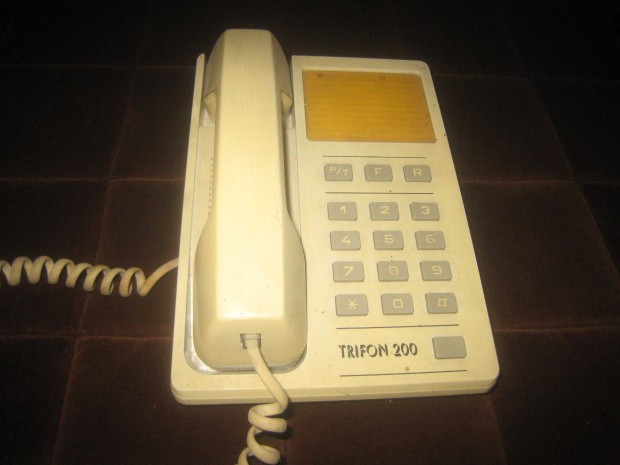 Telefon nyomgombos