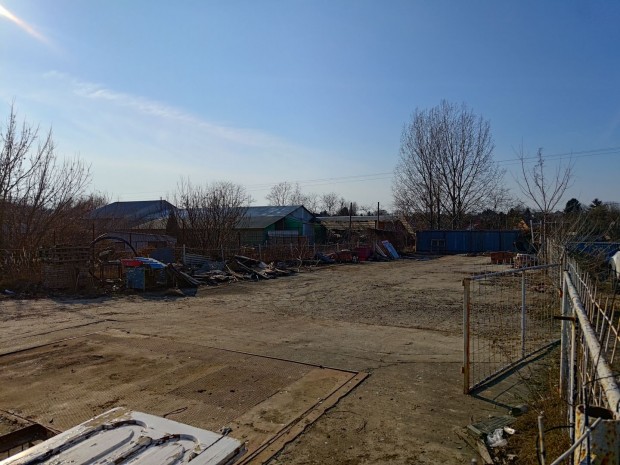 Telek elad� Mend�n  kiv�l� befektet�si lehet�s�g