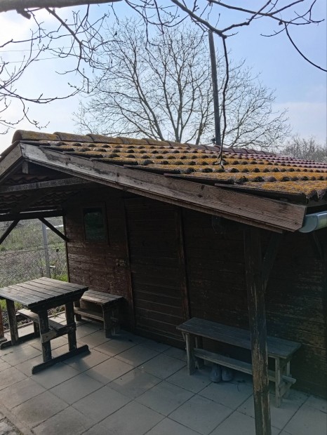 Telek elad� aut�p�lya mellett 