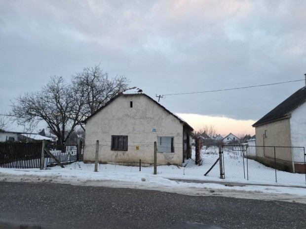 Telek r�gi h�zzal Demecser