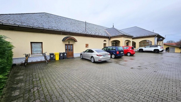 Telephely/�zem elad�!