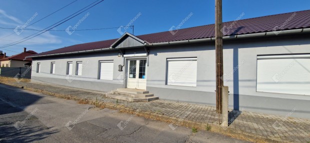 Telephely, üzlethelyiség, iroda a Győri kapuban!