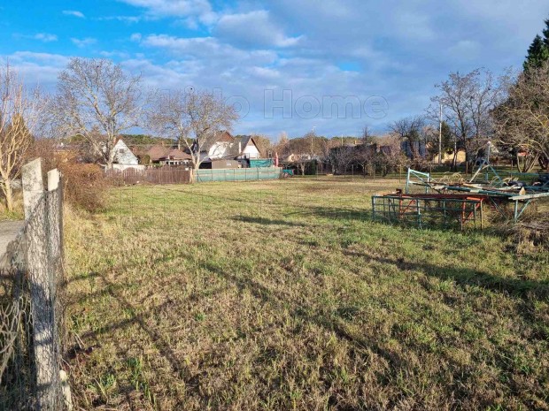 Telephelynek kiv�l� �p�t�si telek elad� Si�fok belv�ros�nak k�zel�ben!