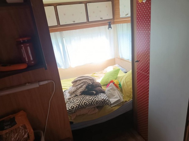 Teleptsre Knaus Luxus 485 lakkocsi