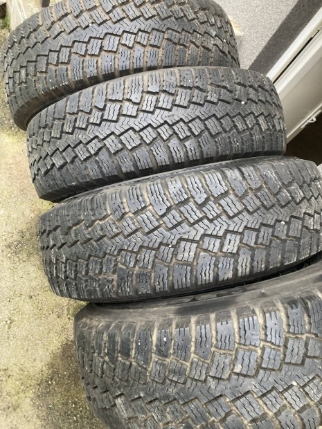 Tli 245/75 r16 4db nokian tli gumi