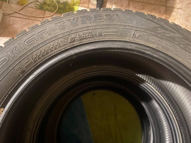 Tli Aut gumi Nokian Tyres Lexus 300