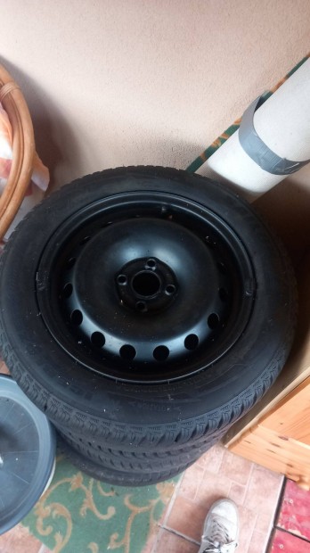 T�li Gumi 185\60\R15 + Lemezfelni