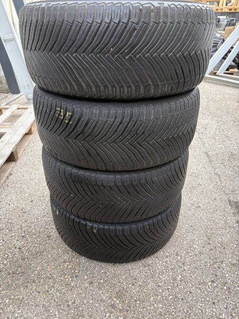 Téli Gumi 255/45 R19 Michelin