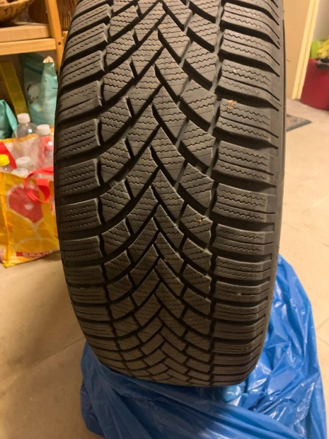 Téli Gumi 4 db: Bridgestone Blizzak LM005 215/55 R18