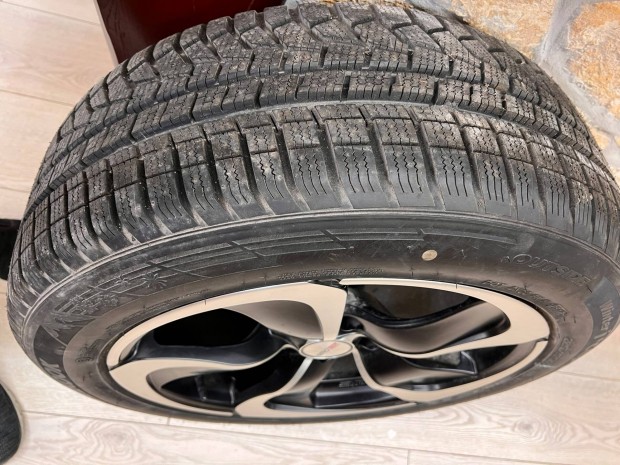 Tli Gumi Hankook Winter Icept evo2 SUV 225/55R18 102V j