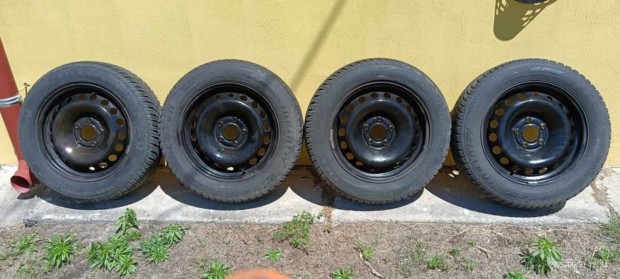 Téli Gumi,felnivel,disztárcsával Eladó