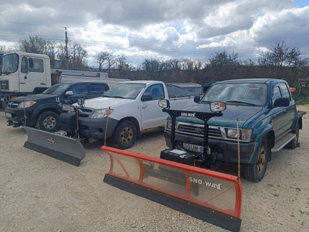 Téli Hóeltakarító És Síkosságmentesítő Gépek Toyota Hilux, Unimog