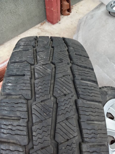 Téli Michelin Alpin erősitett C kerék szett.