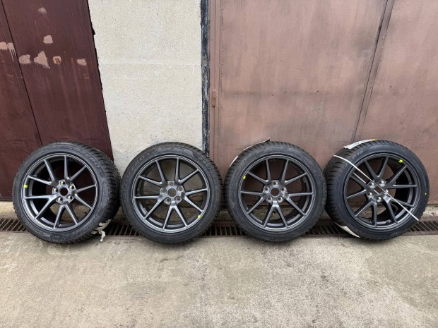 Tli Tesla Model 3 Aero 18 gyri kerk Pirelli Sottozero 3 235/45R18