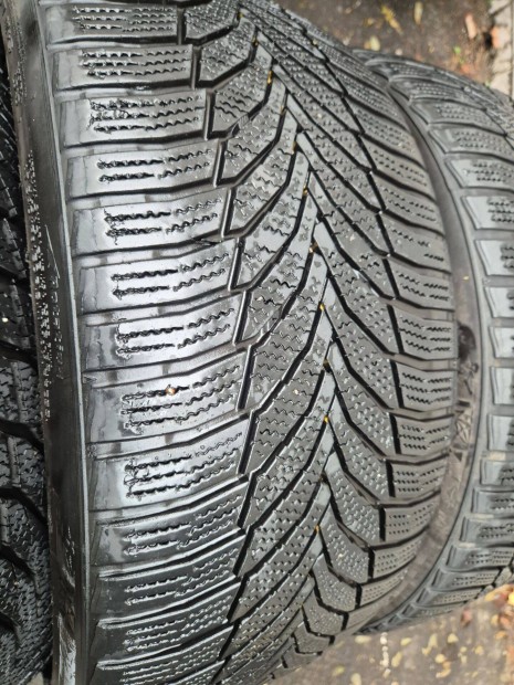 T�li abroncs gumi 235 35 19 nexen 3823