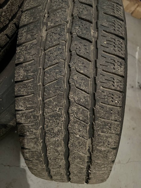 T�li autogumi ac�llfelinivel 215/65 R15