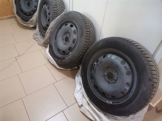 Tli autgumi s acl felni egyben ajndkkal!