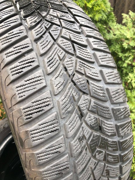 Téli gumi 215/65 R16 Good/Year 2 db