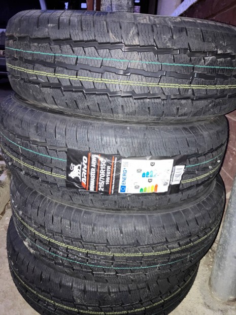 Tli gumi 215/70R15c j r alatt , db r