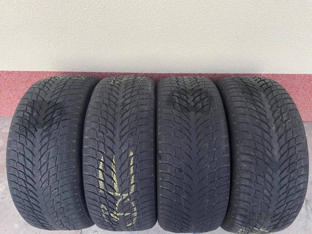 Tli gumi 225/40/ R19 Nokian Snowproof