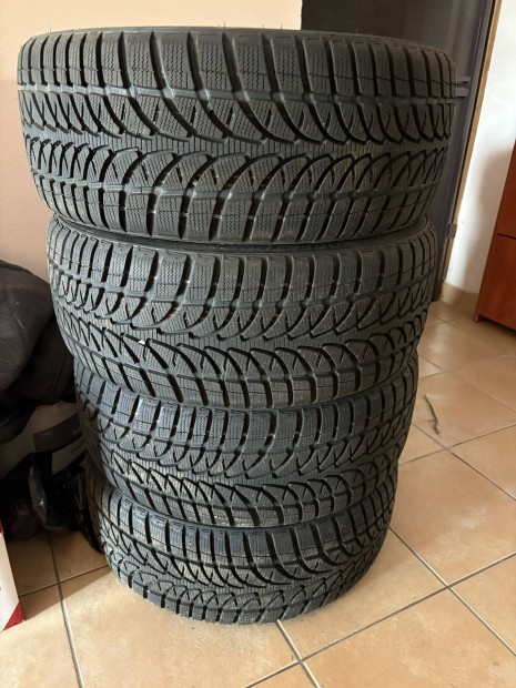 Téli gumi 225/45/18 (új)