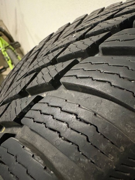 Tli gumi 225/45 R17 Nokian Snowproof 2 Szinte j ! Az r 4db vonatk