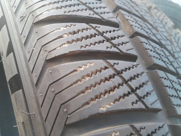 Tli gumi 225/45 R19 Minerva vadonat jszer 4 db